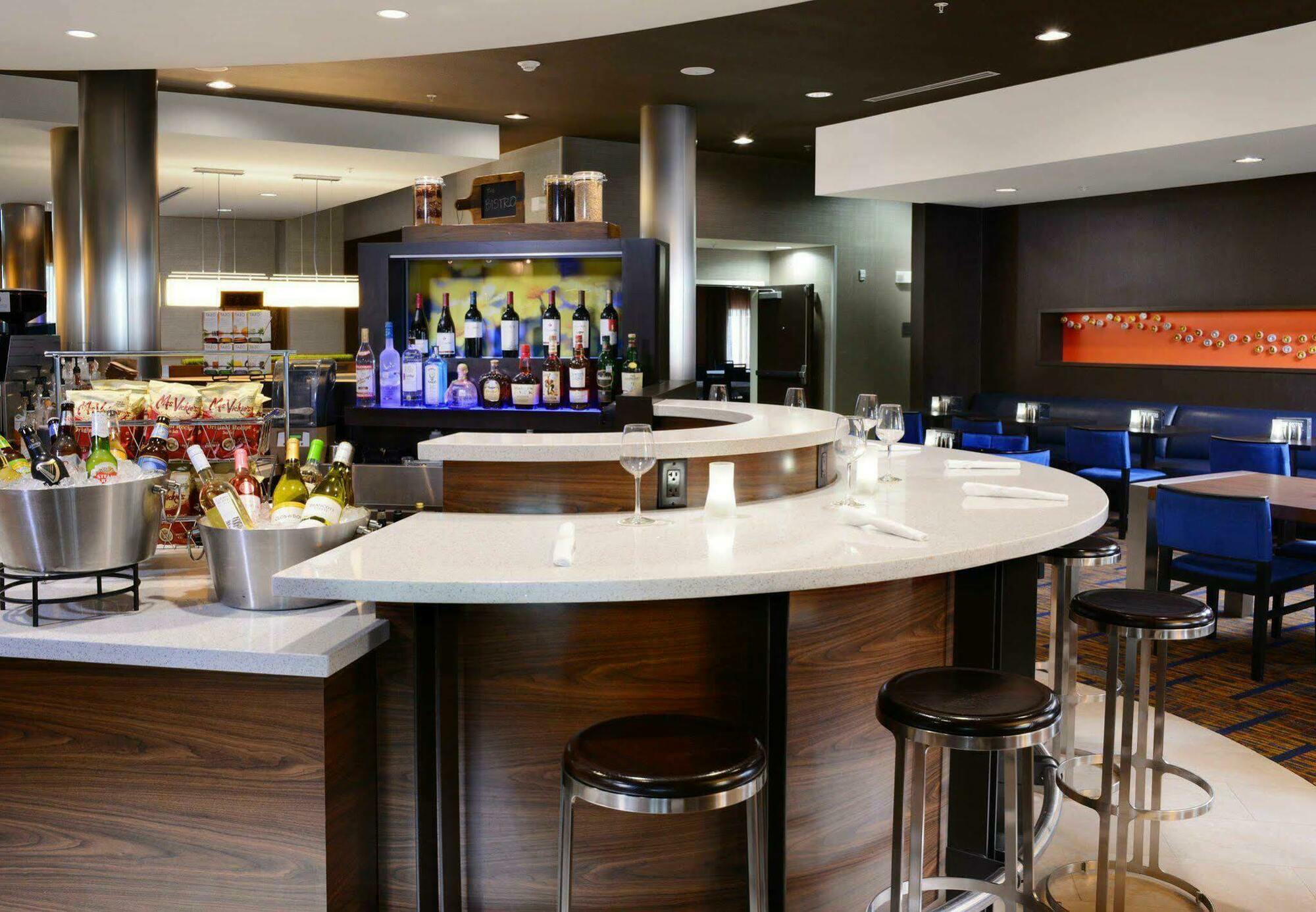Готель Courtyard By Marriott Galveston Island Екстер'єр фото